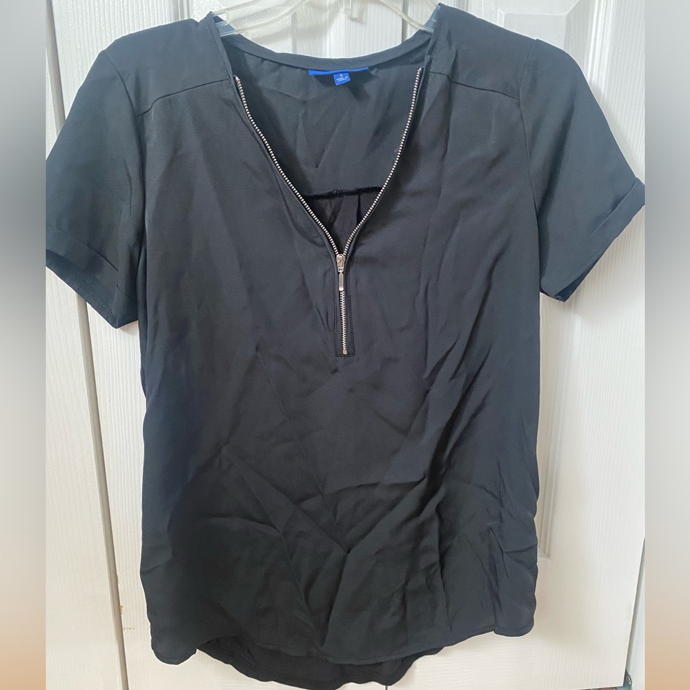 Black blouse, silver zipper adjusts